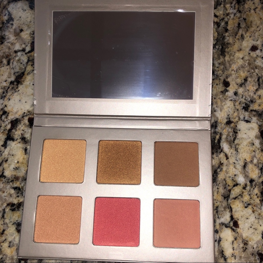 🇬🇧 *NEW* Iconic London BLAZE CHASER Face Palette 6 pans